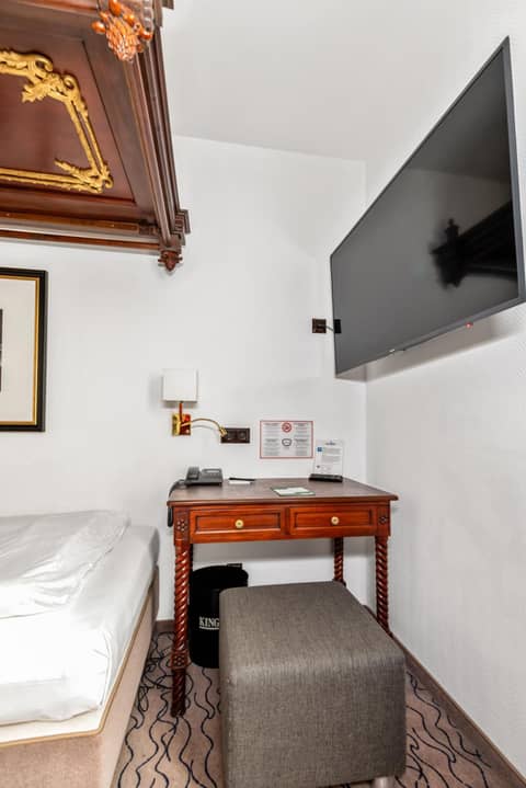 King's Hotel Center Superior — hotel room