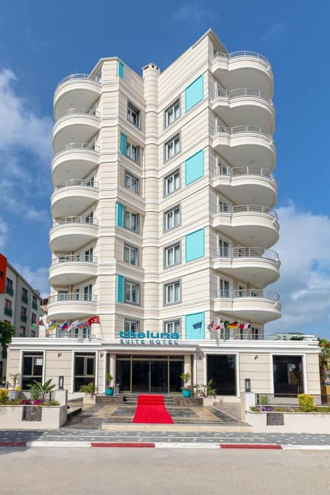TheLuna Suite Hotel — hotel building