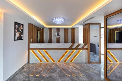 TheLuna Suite Hotel — hotel reception