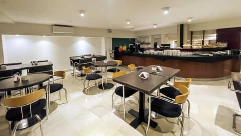 Hotel HR Plaza Luxor — dining