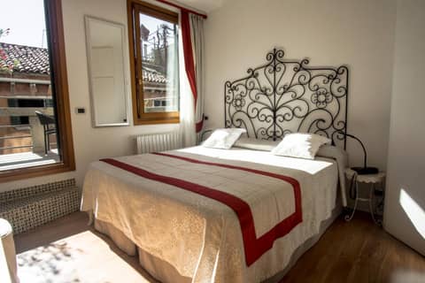 Hotel Antigo Trovatore — hotel room