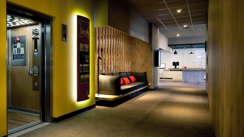 ibis Lyon Part Dieu Les Halles — recepcion & lobby