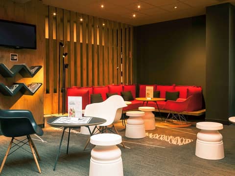 ibis Lyon Part Dieu Les Halles — lounge