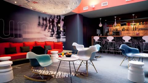 ibis Lyon Part Dieu Les Halles — lounge