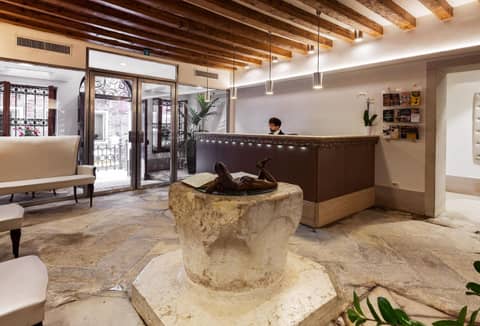 Hotel Dell'Opera — recepcion & lobby