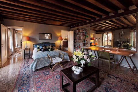 Palazzetto Pisani Grand Canal — hotel room