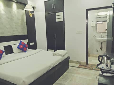 Hotel Laxman Resort by The Golden Taj Group &Hotels — hotel room