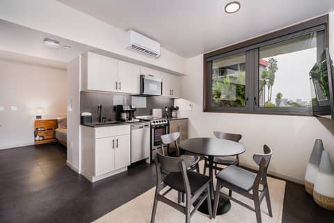 City24 Condo Hotel Little Italy Mission Hills — photo 2