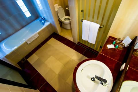 Champlung Mas Hotel Legian — bathroom