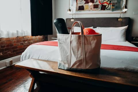 The Old No. 77 Hotel & Chandlery — hotel room