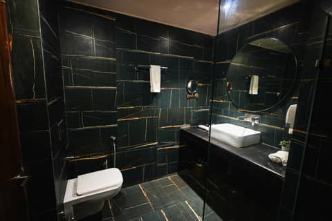 Dazzling A Boutique Hotel — bathroom
