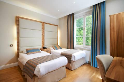 Royal Eagle Hotel — hotel room