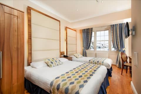 Royal Eagle Hotel — hotel room
