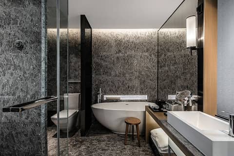 Hui Hotel — bathroom