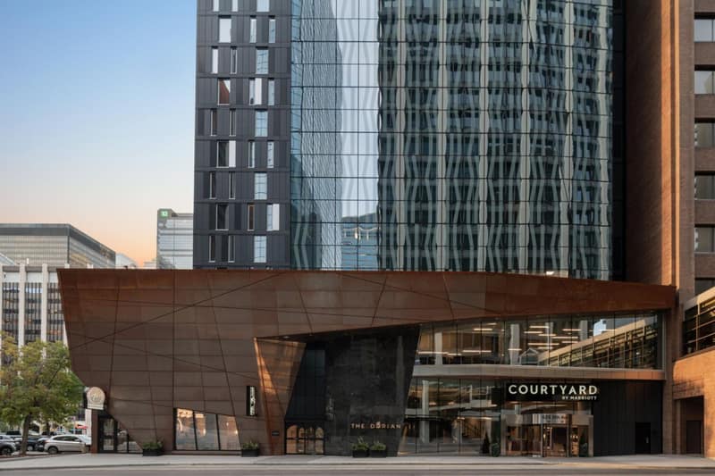 Courtyard by Marriott Calgary Downtown — photo 1