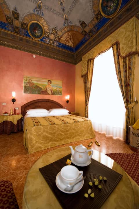 Hotel Joli — hotel room