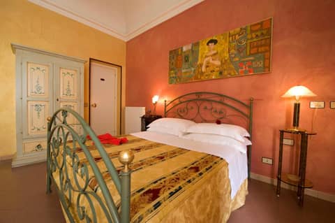 Hotel Joli — hotel room