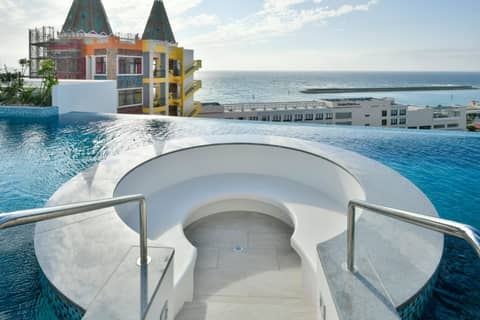 Lequ Okinawa Chatan Spa ＆ Resort — photo 9