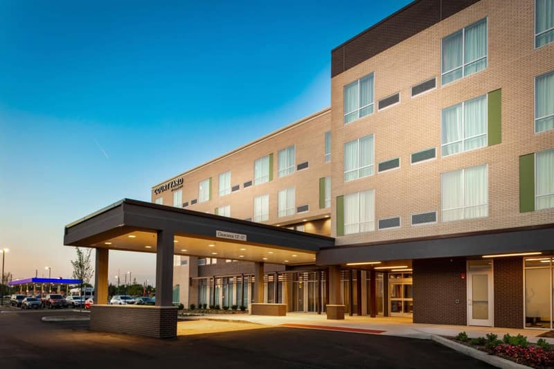 Courtyard by Marriott Indianapolis West-Speedway — building