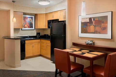 Residence Inn by Marriott Toronto Downtown / Entertainment District — kitchen