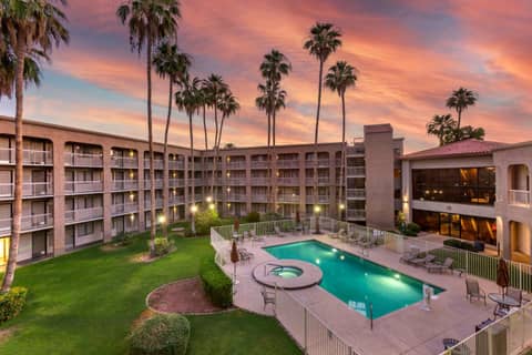 Best Western Plus Scottsdale Thunderbird Suites — photo 3