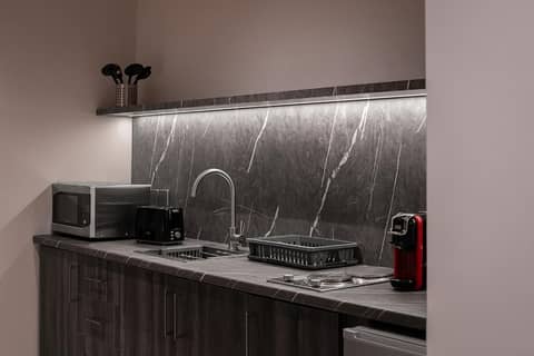 Viola Gardens Residence economic serviced apartments فيولا جاردنز ريزيدنس شقق مخدومة اقتصادية — kitchen