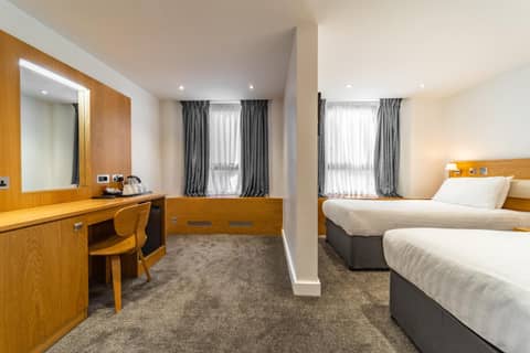 Central Park Hotel — hotel room
