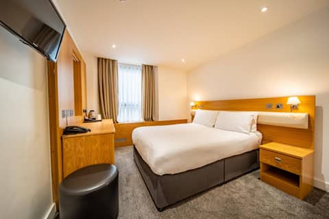 Central Park Hotel — hotel room