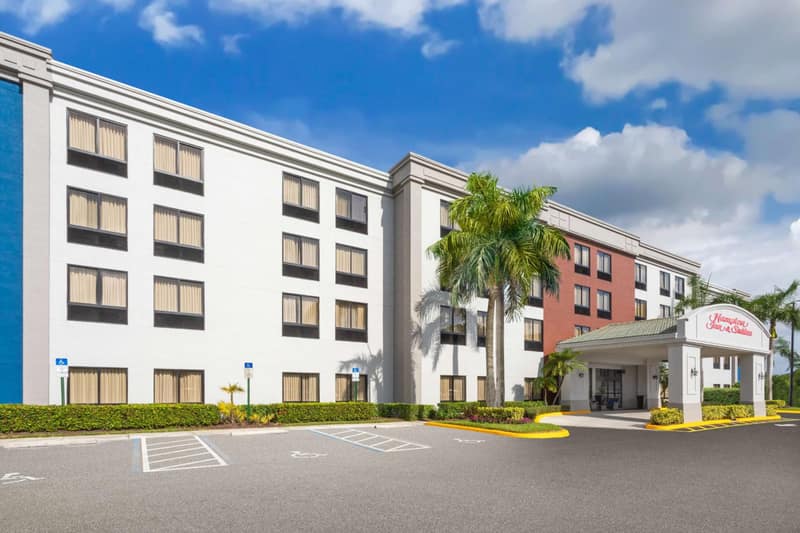Hampton Inn & Suites Boynton Beach — building