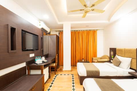 Hotel Panickers Residency - Near Ganga Ram & BLK Hospital - Karol Bagh — hotel room