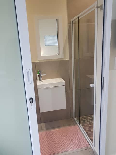 Sharon's House: Modern Self-Catering rooms — photo 3