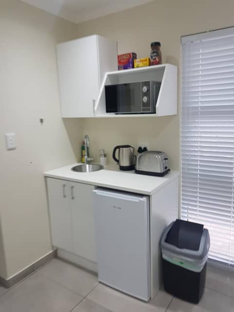 Sharon's House: Modern Self-Catering rooms — photo 5