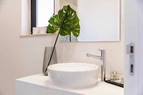 Clube Maria Luisa — bathroom