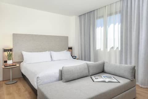 INNSiDE by Meliá Valencia Oceanic — hotel room