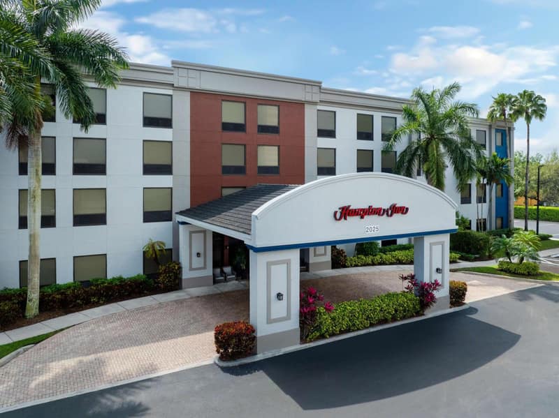 Hampton Inn West Palm Beach-Florida Turnpike — building