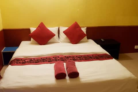 Airport Overnight Hotel — hotel room