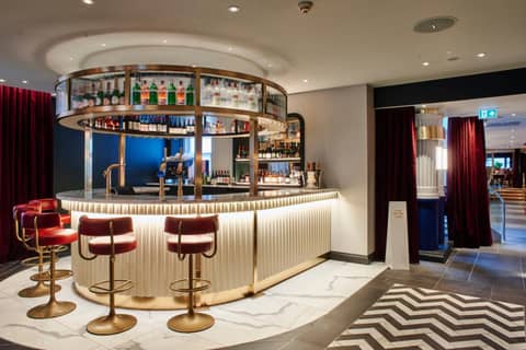Le Monde Hotel — lounge