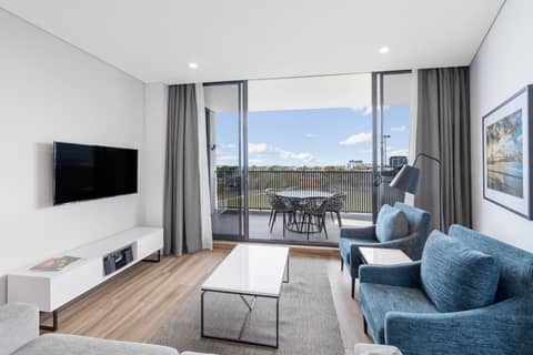Meriton Suites Sydney Airport — hotel room