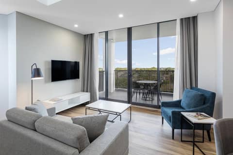 Meriton Suites Sydney Airport — hotel room
