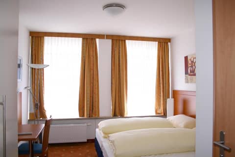 Hotel Evido Salzburg City Center — hotel room