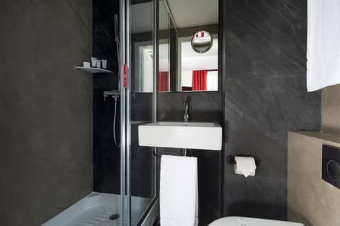 Hotel Pilime — bathroom
