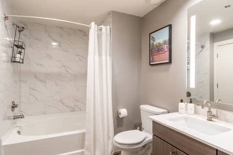 Kasa Downtown Austin — bathroom