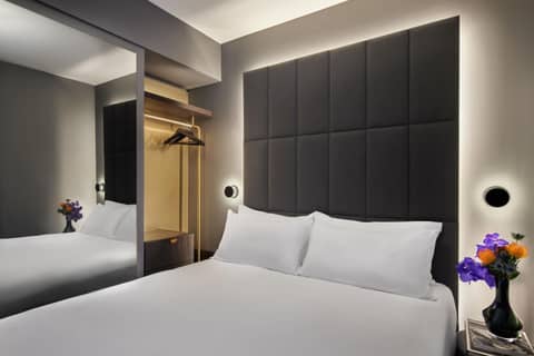 Hotel AMANO Covent Garden — hotel room