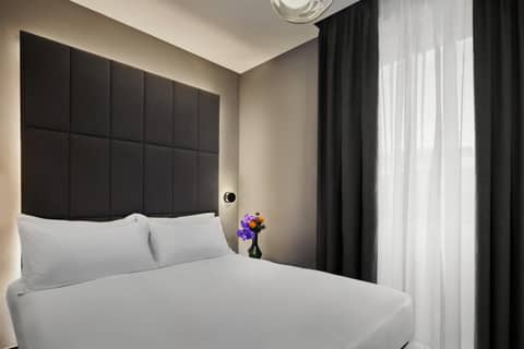 Hotel AMANO Covent Garden — hotel room