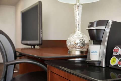 Travelodge by Wyndham Quebec City Hotel & Convention Centre — photo 3
