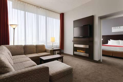 Travelodge by Wyndham Quebec City Hotel & Convention Centre — photo 9