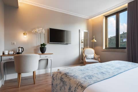 Double or Twin Room with River View — the supplier's photographs — photo 1