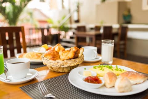 La Villa du Bonheur — dining