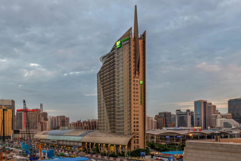 Holiday Inn Shanghai Jing'an — building